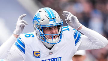 Detroit Lions quarterback Jared Goff (16).