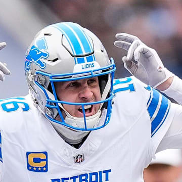 Detroit Lions quarterback Jared Goff (16).