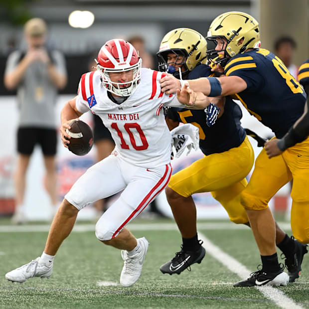 The St. Thomas defense applies some heavy pressure to Mater Dei quarterback Ryan Hopkins.