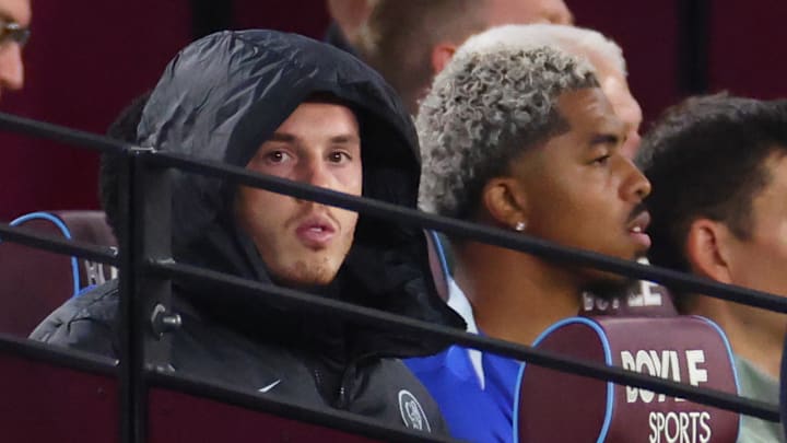 Cole Palmer (left) was a late scratch from the Chelsea lineup after suffering an injury in the warm-up. Cole Palmer (left) was a late scratch from the Chelsea lineup after suffering an injury in the warm-up.