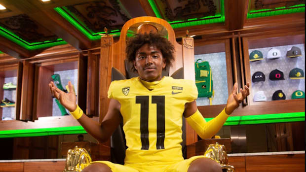 Akili Smith Jr. visits Oregon for the Spring Game