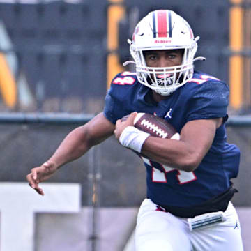 Atascocita running back Cardae Mack runs against North Shore during a Texas high school football showdown in 2023.