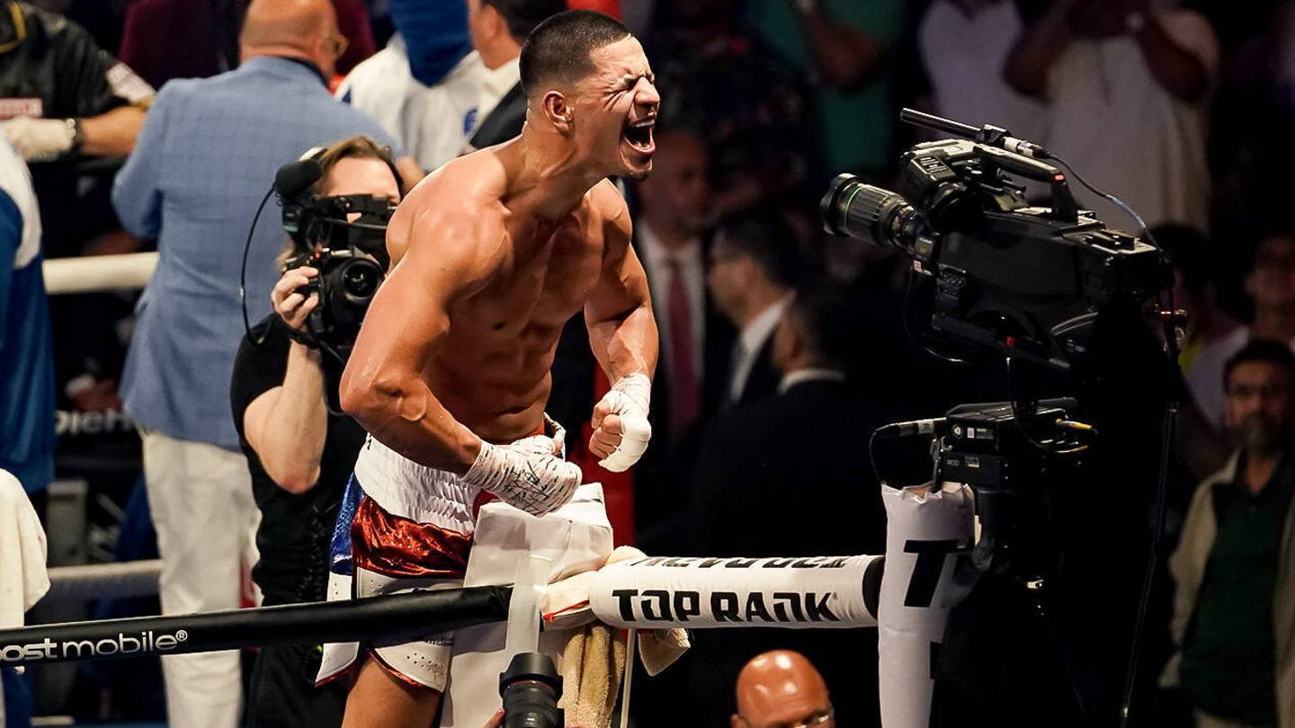 Edgar Berlanga, Omari Jones Score Stoppage Victories on Austin Williams vs. Patrice Volny Undercard