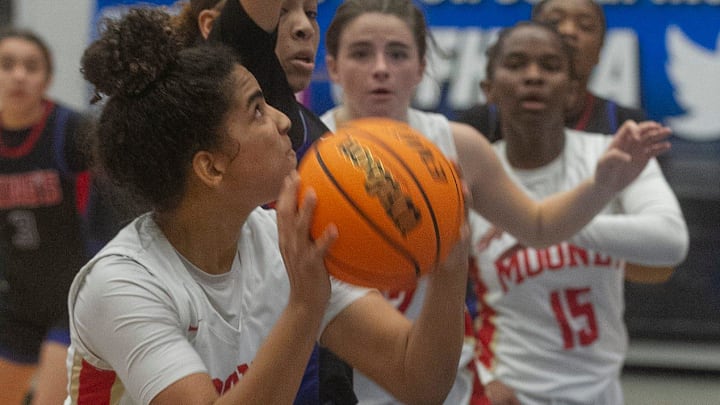Cardinal Mooney High School's Kali Barrett (21) eyes the basket against King's Academy during their FHSAA Girls 3A girls semifinal basketball game at The RP Funding Center in Lakeland Wednesday. February 22, 2023. (SPECIAL TO THE PALM BEACH POST/MICHAEL WILSON) Cardinal Mooney High School's Kali Barrett (21) eyes the basket against King's Academy during their FHSAA Girls 3A girls semifinal basketball game at The RP Funding Center in Lakeland Wednesday. February 22, 2023. (SPECIAL TO THE PALM BEACH POST/MICHAEL WILSON)