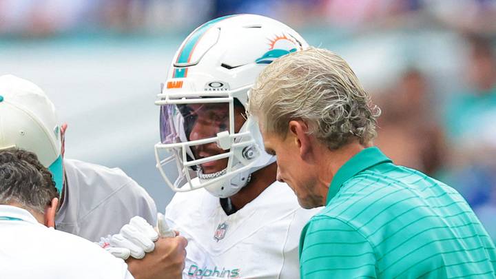 Miami Dolphins linebacker Trey Moore