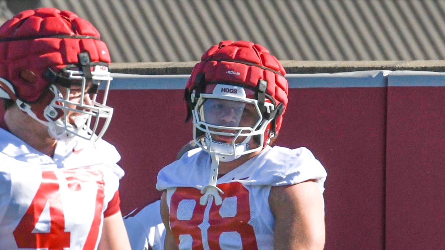 Jones adjusts to SEC life, joining Razorbacks as one of new tight ends