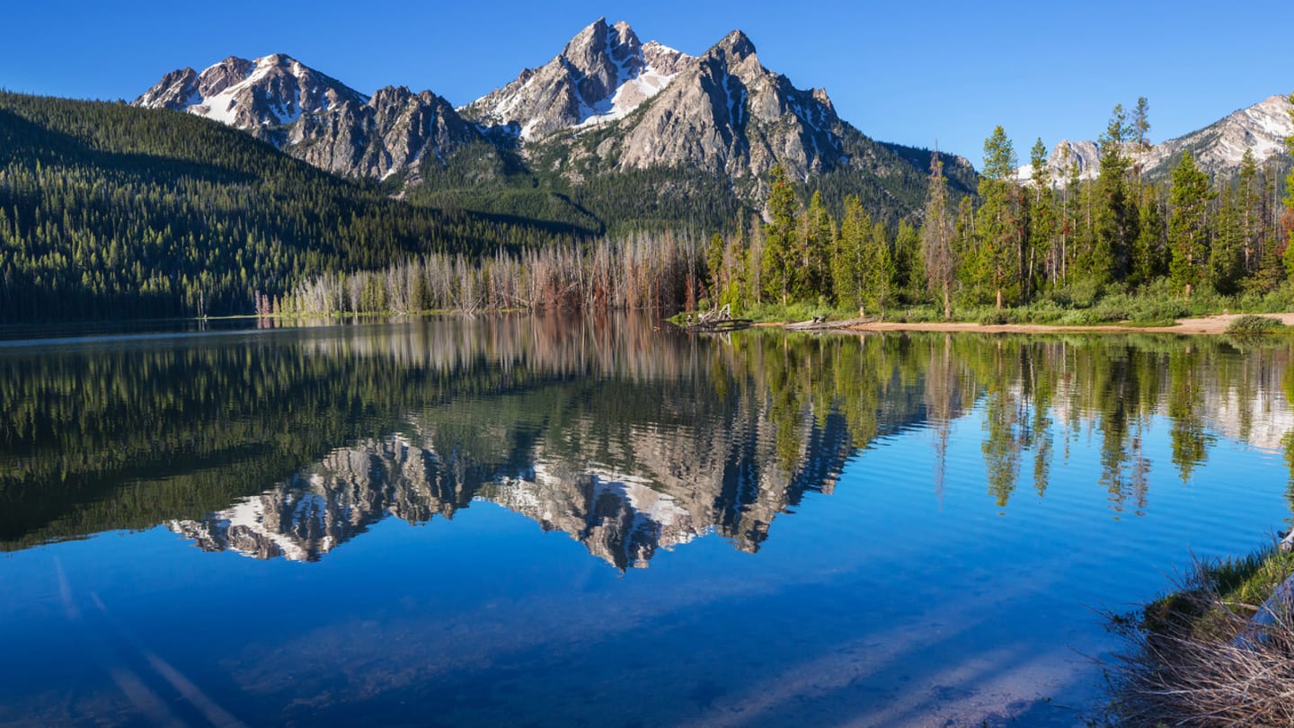 How to Master Alpine Lake Fly Fishing: Essential Tips for Stunning Mountain Waters