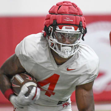 Arkansas Razorbacks running back Mike Washington in drills at the indoor center in Fayetteville, Ark.