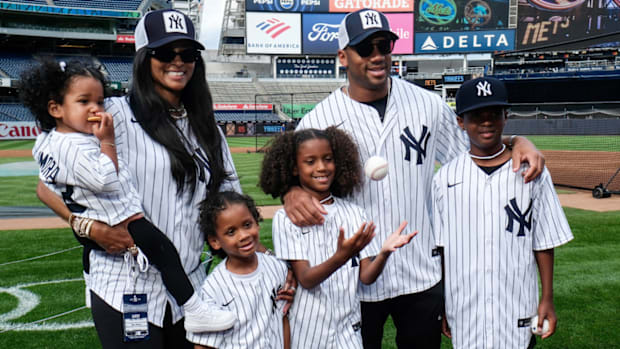 Ciara with her husband, Russell Wilson, and children, Future Zahir,  Sienna Princess, Win Harrison, Amora Princess. 