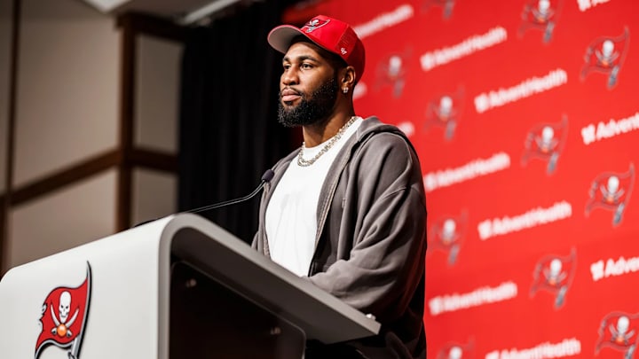 See the first look at Haason Reddick in a Buccaneers uniform