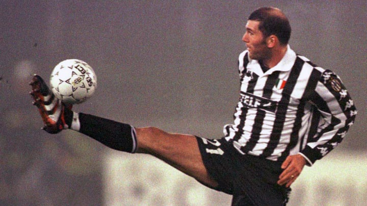 Zinédine Zidane atuou pela Juventus entre 1996 e 2001.