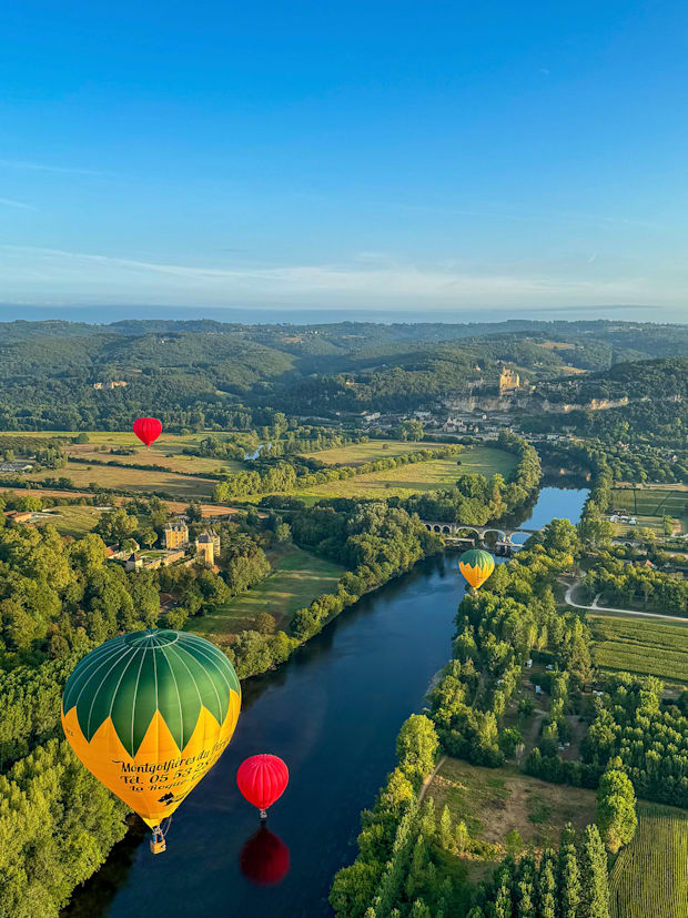 Hot air balloon over the Dordogne with Montgolfières du Périgord