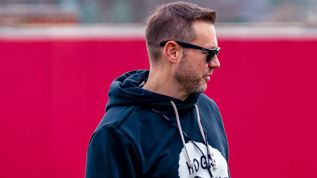 Arkansas Razorbacks coach Ryan Silverfield at spring practice.