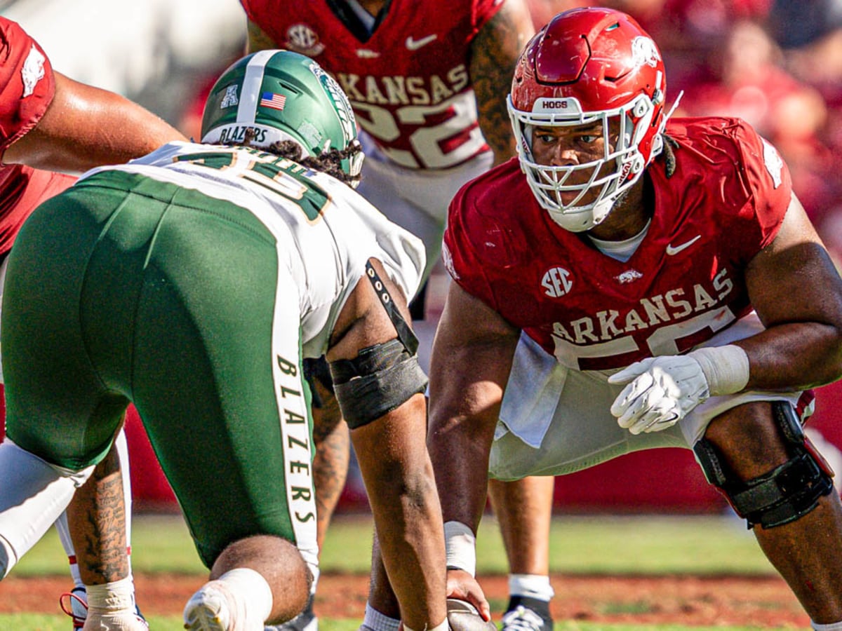 Arkansas Razorbacks lose offensive lineman to transfer portal