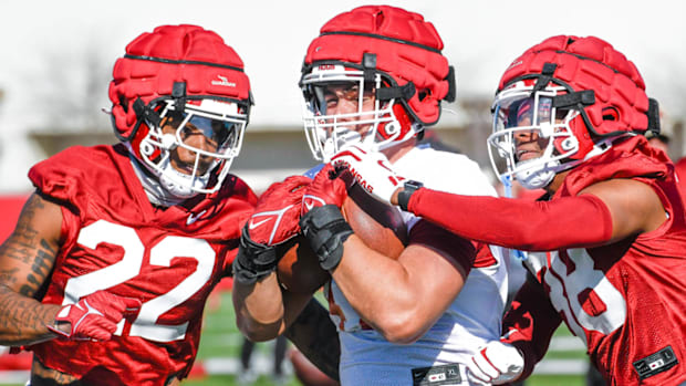 Razorbacks defensive backs Caleb Wooden and Anton Pierce at spring practice