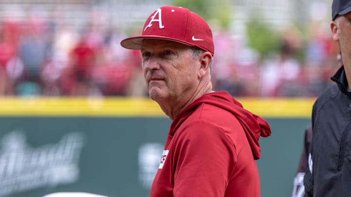 Arkansas Razorbacks coach Dave Van Horn against the Tennessee Volunteers at Baum-Walker Stadium. Arkansas Razorbacks coach Dave Van Horn against the Tennessee Volunteers at Baum-Walker Stadium.