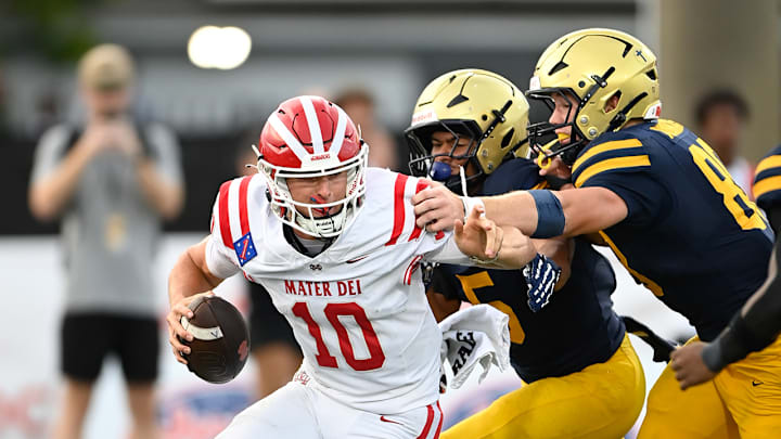 The St. Thomas defense applies some heavy pressure to Mater Dei quarterback Ryan Hopkins.