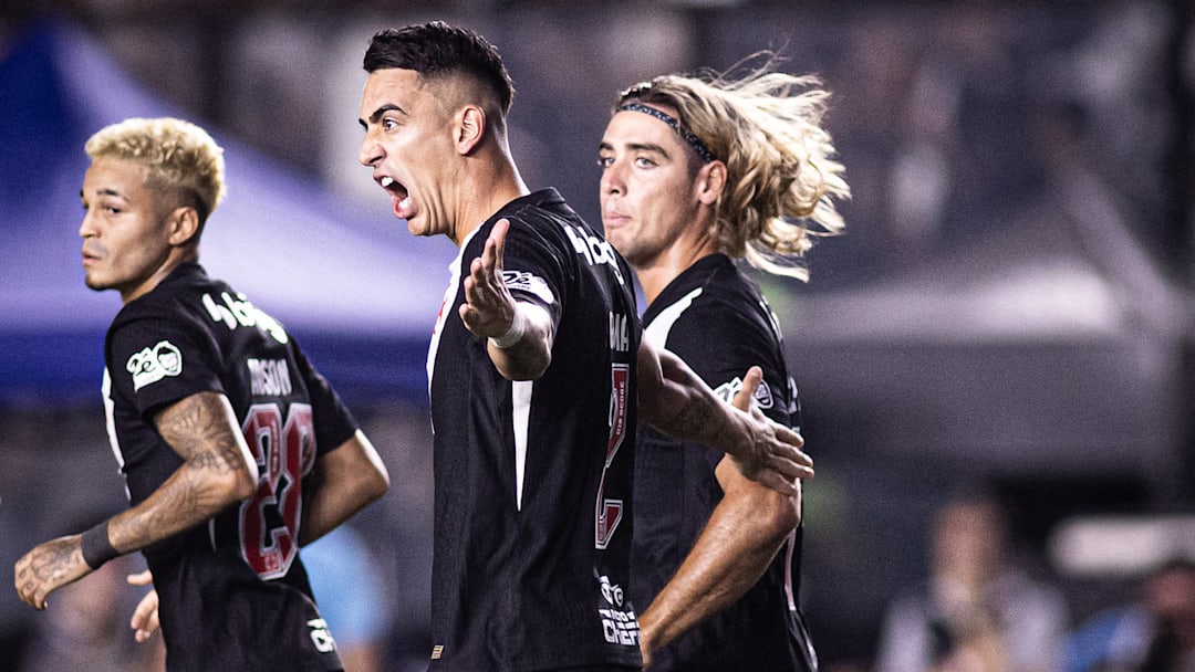Pumita anotou gol de pênalti contra o São Paulo na 12ª rodada