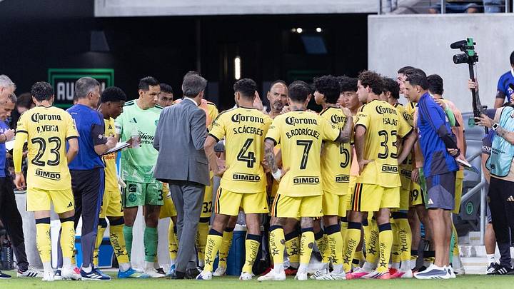 Guillermo Almada le da indicaciones a jugadores del América en la Leagues Cup Guillermo Almada le da indicaciones a jugadores del América en la Leagues Cup