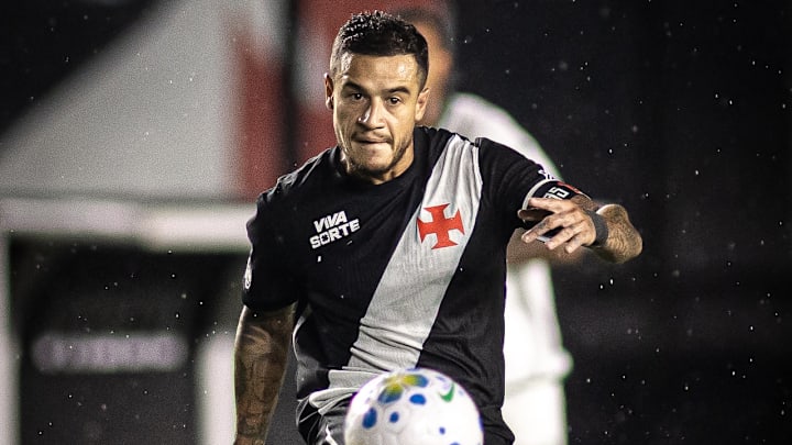 Coutinho marcou um dos gols do Vasco no duelo