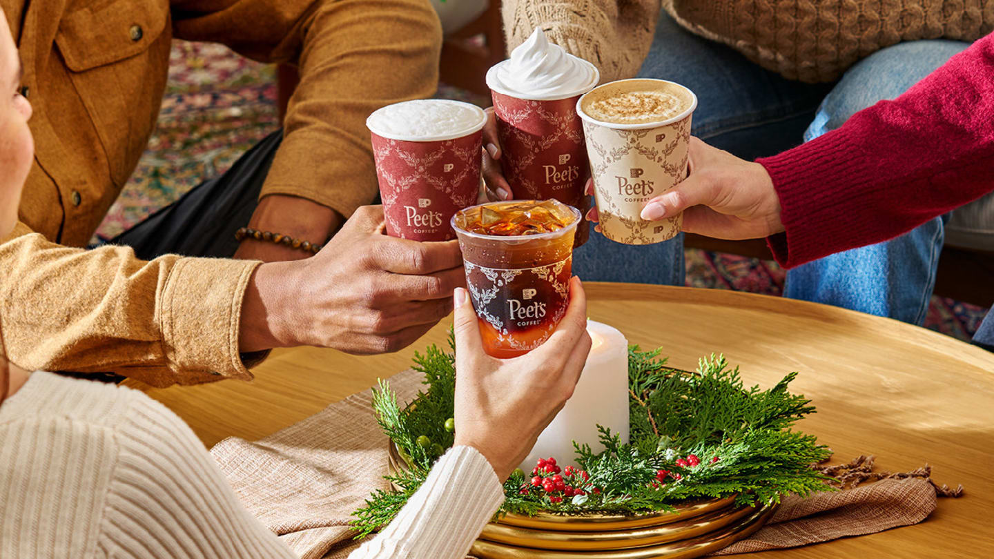 Peet's Coffee はホリデー モクテルとギフト ピックで元気をもたらします
