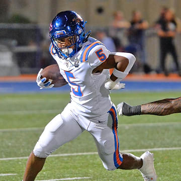 East St. Louis (Ill.) escapes the grasp Bishop Gorman (Nev.) defender.