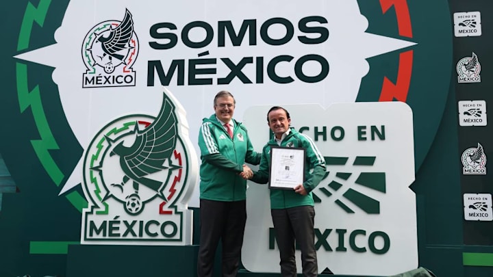 Marcelo Ebrard, Secretario de Economía, y Mikel Arriola, Comisionado de la FMF. Marcelo Ebrard, Secretario de Economía, y Mikel Arriola, Comisionado de la FMF.