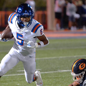 Amir Tillman (5) of East St. Louis (Ill.) avoids pressure from a Bishop Gorman (Nev.) defender.