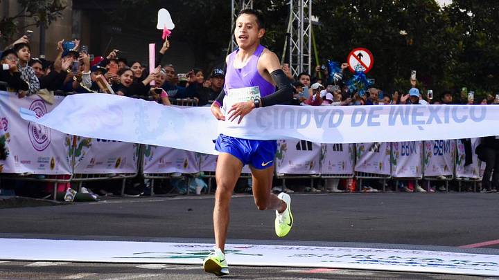 El peruano Cristhian Pacheco ganó este domingo el Maratón de la CDMX. El peruano Cristhian Pacheco ganó este domingo el Maratón de la CDMX.