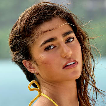 Rayna Vallandingham was photographed by Yu Tsai in Jamaica. 