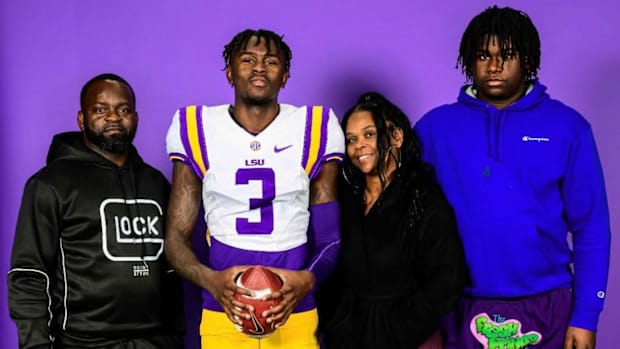 Brian Kelly and the LSU Football Tigers sign Bauer Sharp, Ja'Keem Jackson and Barion Brown this weekend.