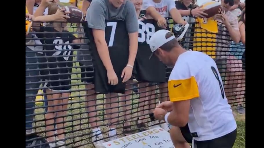 Aaron Rodgers signed a Steelers fan's sign at training camp.  | Pittsburgh Steelers social medi
