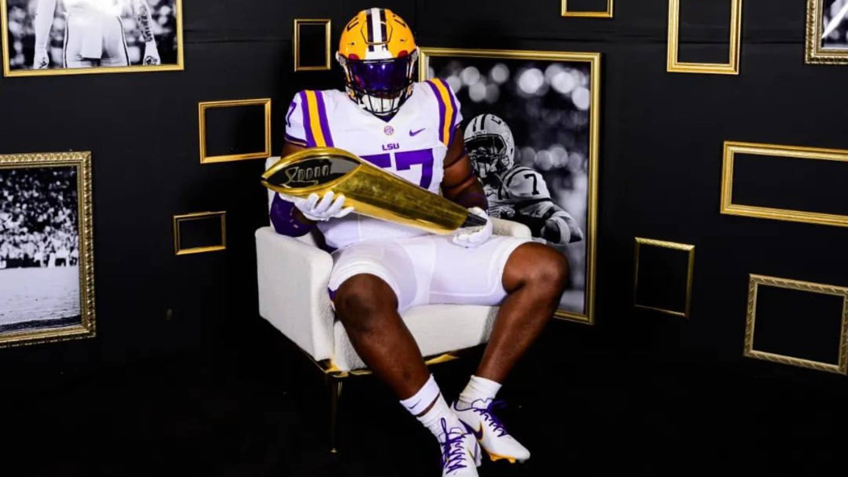 LSU Football Five-Star Freshman Considering Return After Entering Transfer Portal