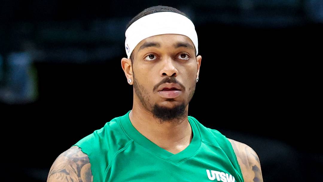 Mar 18, 2026; Dallas, Texas, USA;  Dallas Mavericks forward P.J. Washington (25) warms up before the game against the Atlanta Hawks  at American Airlines Center. Mandatory Credit: Kevin Jairaj-Imagn Images