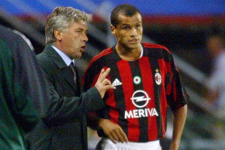 Milan AC's coach Carlo Ancelotti talks w
