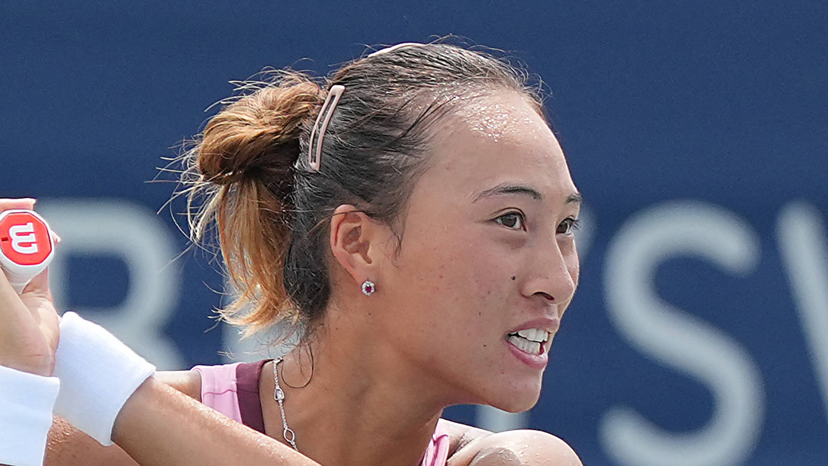Zheng Qinwen delights US Open crowd with the victory she desperately needed