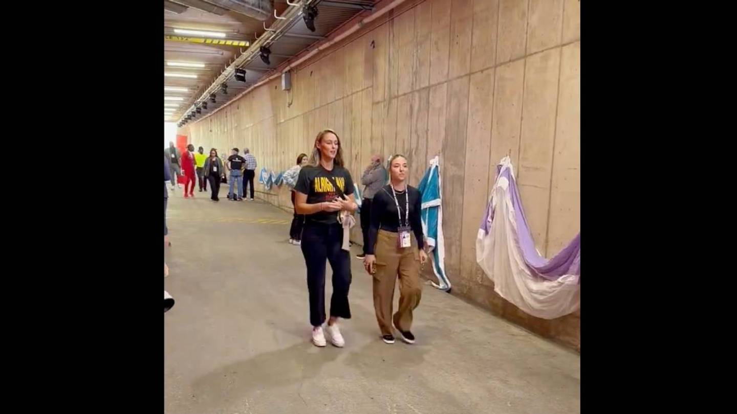 Kylie Kelce Wore the Perfect Shirt to Support Travis Kelce ...