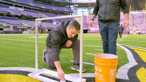 goldich-vikings-field-paint