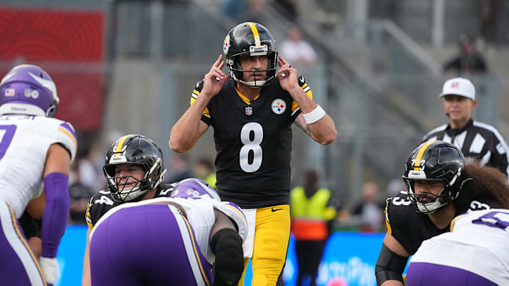 Steelers quarterback Aaron Rodgers was 18-of-22 for 200 yards and a touchdown in Pittsburgh's win over Minnesota on Sunday. Steelers quarterback Aaron Rodgers was 18-of-22 for 200 yards and a touchdown in Pittsburgh's win over Minnesota on Sunday.
