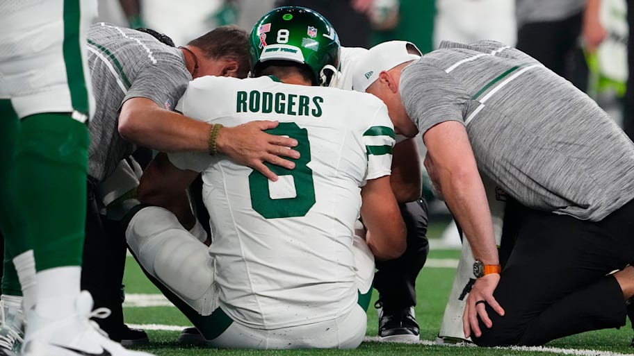 aaro-rodgers-jets-trainers-injury