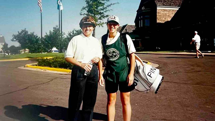 Katie Bakken, caddie