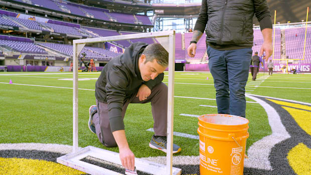 goldich-vikings-field-paint