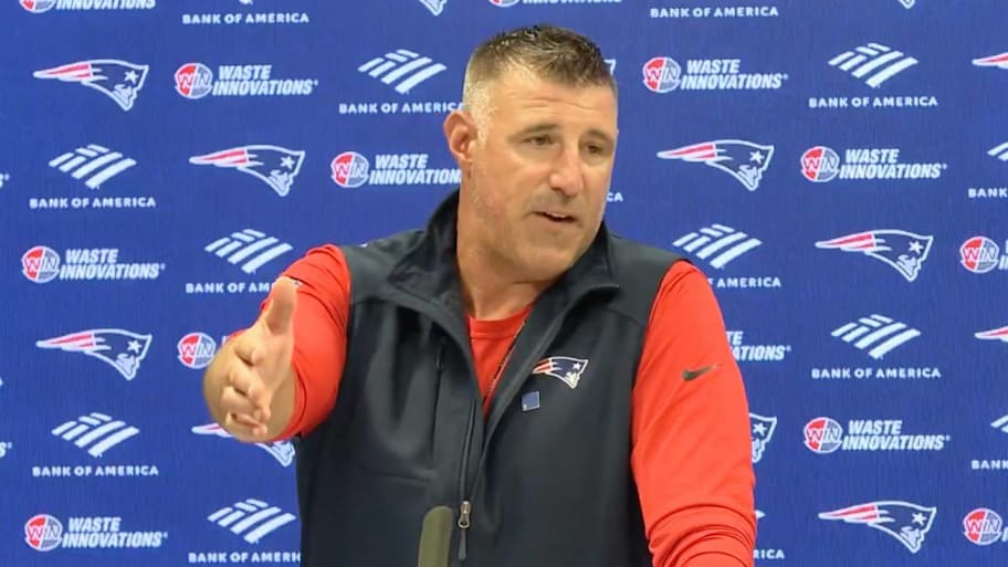 New England Patriots coach Mike Vrabel savagely calls out a reporter during Tuesday's press conference. | Screengrab on Twitter/ @KMooreTV