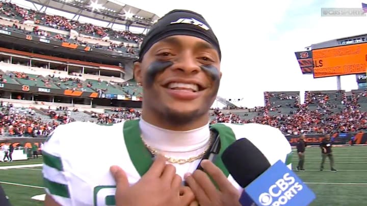 Jets quarterback Justin Fields got his first win of the season in Sunday's Week 8 victory over the Bengals.