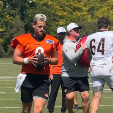 Joe Burrow Warms Up Ahead of Wednesday's Practice