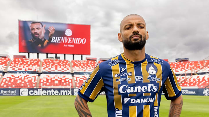 Joao Pedro durante su presentación con el Atlético San Luis.