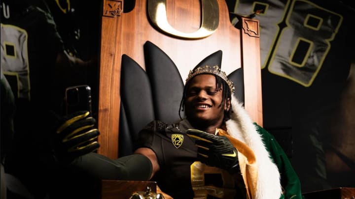 Five-star safety Trey McNutt in an Oregon uniform on a throne.