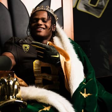 Five-star safety Trey McNutt in an Oregon uniform on a throne.