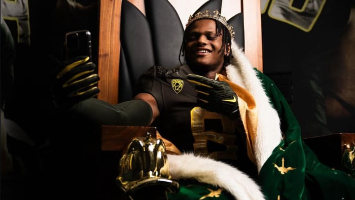 Five-star safety Trey McNutt in an Oregon uniform on a throne.