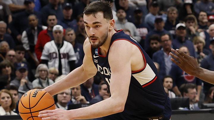 UConn Huskies forward Alex Karaban (11)